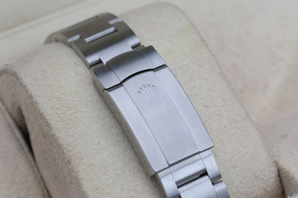 Rolex Oyster Perpetual 126000 Image 5